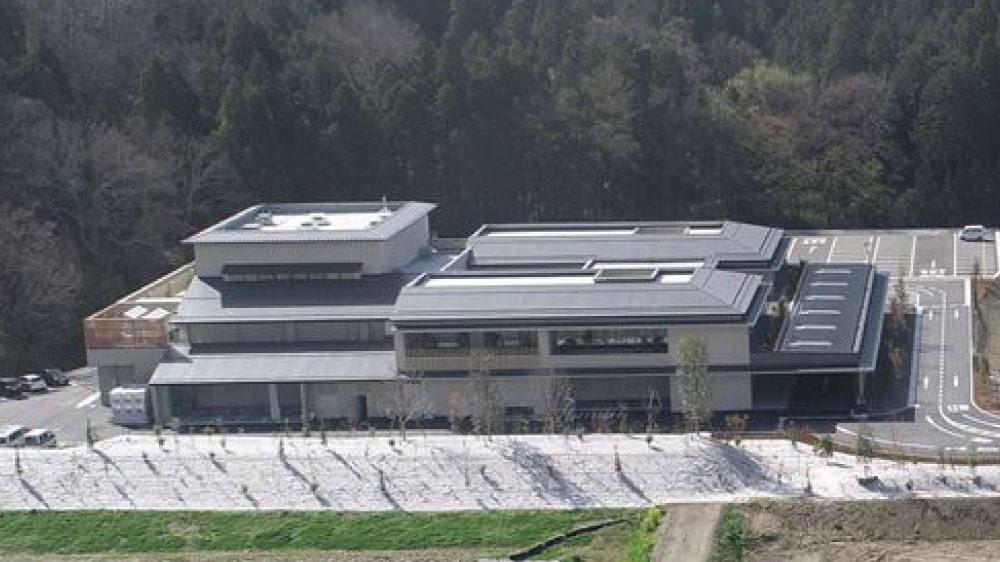 ドローンで撮影したこもれび苑の外観写真