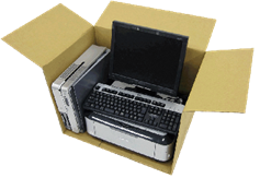段ボールに入ったパソコンの画像。